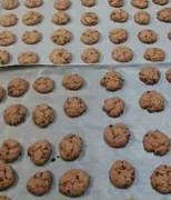 Cookies de chocolate recién horneadas con centro suave